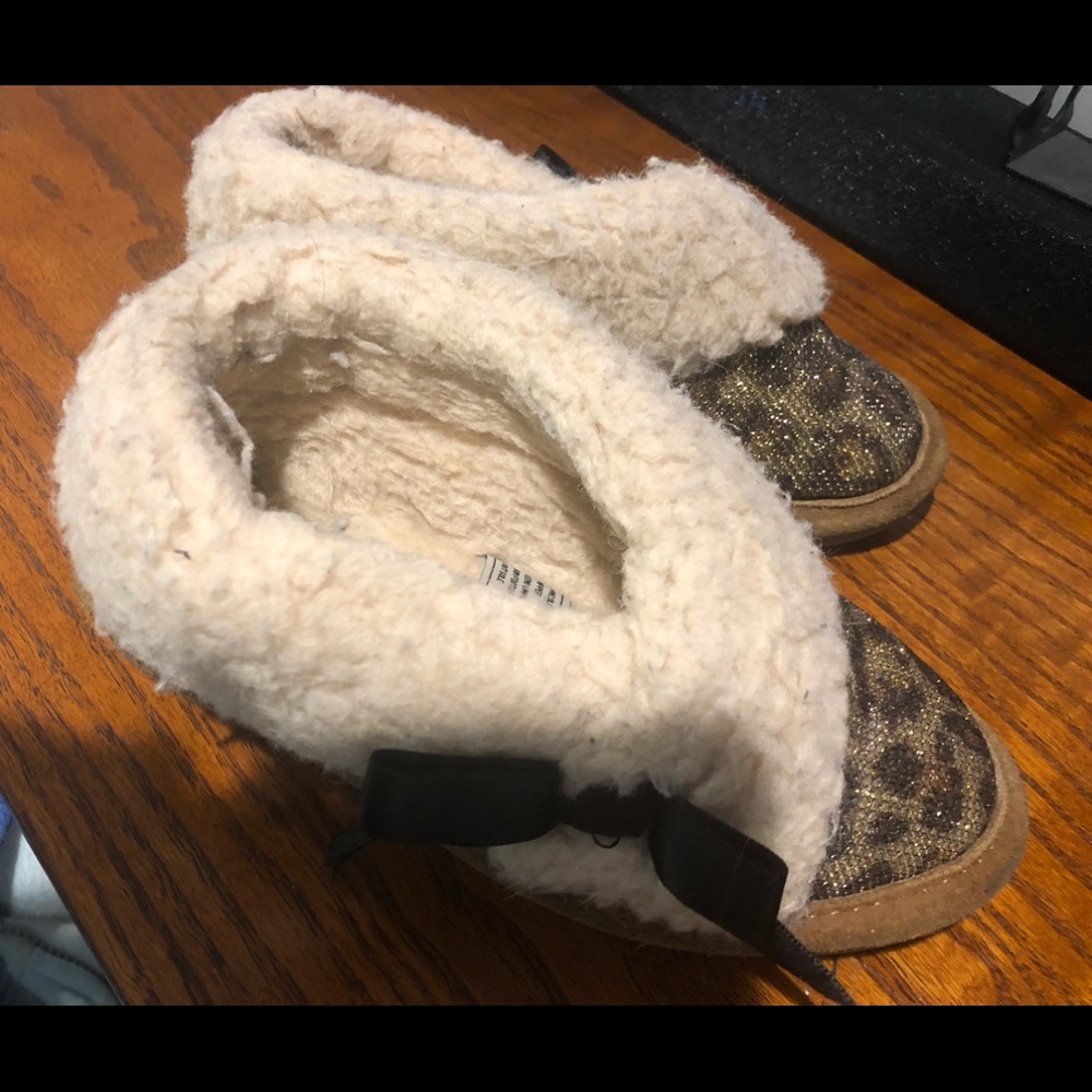 Girls size 13 bear paw slippers